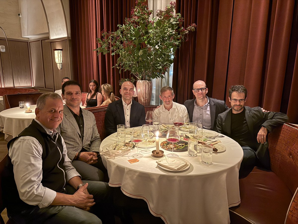 iannisaifantis1's tweet image. NYC Leukemia get together at the Crane Club! Excited to host John Crispino in our City! @rosslevinemd @SteidlUli & Ferrando, Papaioanou….#nyc #Leukemia #Cancer #iannis_eats