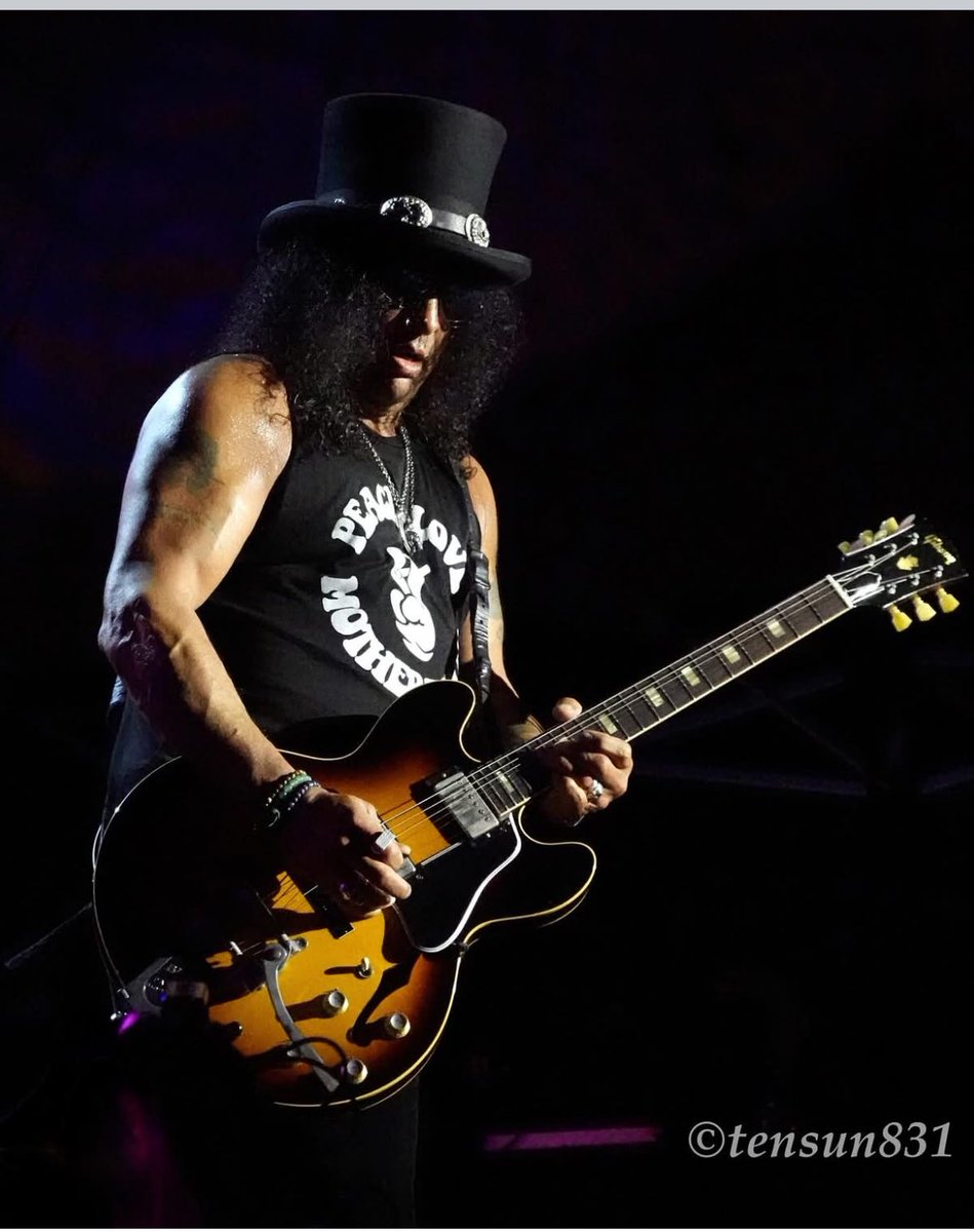 AgentRoyale's tweet image. Awesome pic of @slash with @gunsnroses tour in Turkey. Slash Rockin the custom Peace Love MotherF_cker tee by @agentroyale tee #slash #axl #axlrose #gnr #gunsnroses #smkc #hollywoodvampires @disvicious1 #tommyhenriksen #alicecooper #johnnydepp #torontodesigner #toronto…