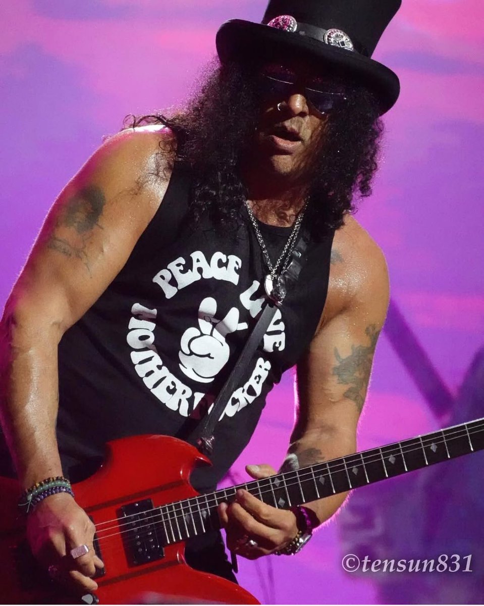 AgentRoyale's tweet image. Awesome pic of @slash with @gunsnroses tour in Turkey. Slash Rockin the custom Peace Love MotherF_cker tee by @agentroyale tee #slash #axl #axlrose #gnr #gunsnroses #smkc #hollywoodvampires @disvicious1 #tommyhenriksen #alicecooper #johnnydepp #torontodesigner #toronto…