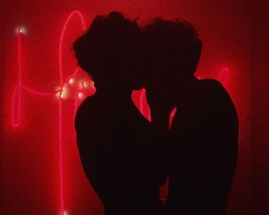 cellbbonella2's tweet photo. #josear  |  #au Joi foge com Arthur pra uma casa enorme no fim da cidade após briga com a mãe. 

Kaiser, vampiro de 20 anos, encontra um garoto novo, ranzinza e bonito demais pra estar ali, que faz ele lembrar do que é sentir fome de verdade https://t.co/YidIoaK6sV