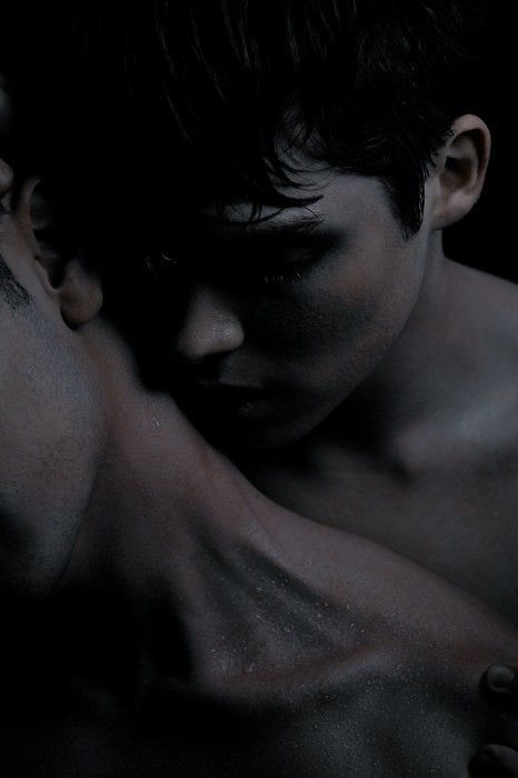 cellbbonella2's tweet photo. #josear  |  #au Joi foge com Arthur pra uma casa enorme no fim da cidade após briga com a mãe. 

Kaiser, vampiro de 20 anos, encontra um garoto novo, ranzinza e bonito demais pra estar ali, que faz ele lembrar do que é sentir fome de verdade https://t.co/YidIoaK6sV