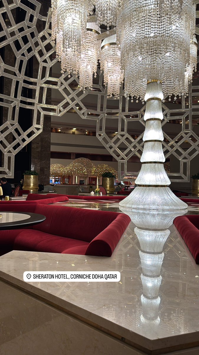 عاد لك فالبال ذكرى وفالخافق مكان 
يا بعد عمر السنين الشحاح الممحله 

ما تنسيني لياليك .. طيّات الزمان 
وأنت في يوم من الأيام سيّد مرحله.