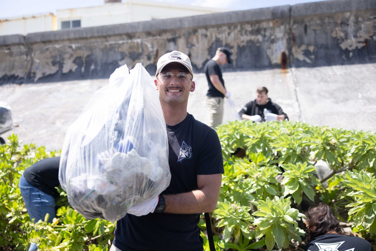 1stMAW_Marines's tweet image. Beyond the Flightline, Into the Community
U.S. # Marines with Marine Light Attack Helicopter Squadron 169, conduct a beautification event in Ginowan, Okinawa, Japan, July 2, 2025.