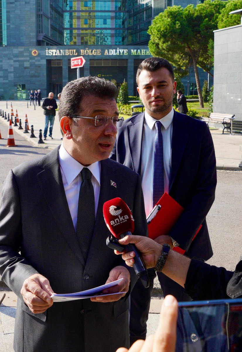 Sesini ve yüzünü unutturmaya çalıştıkları, seçimlerde yenemedikleri için engellemeye çalıştıkları, kendini savunmasına izin vermeyip avukatı Mehmet Pehlivan’ı da tutukladıkları, halkın tekrar tekrar seçtiği, halkın iradesinin temsilcisi İstanbul Büyükşehir Belediye Başkanı Ekrem