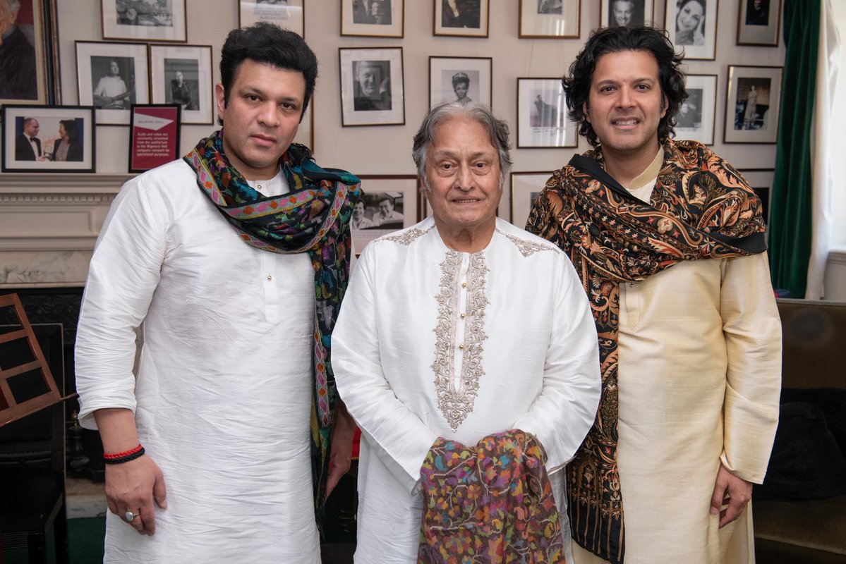 AAKSarod's tweet image. Morning Ragas at Wigmore Hall 📷 Mark Allan @wigmore_hall @MarkAllanPhotos