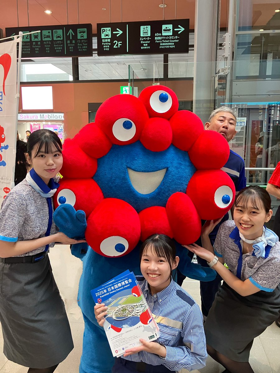 ANA_Group_News's tweet image. 7/14 関西空港にて大阪・関西万博のPR活動を行いしました🌎💙✨
万博もとうとう折り返し地点を迎えさらにたくさんのお客様にお越しいただく為に関西空港にてPR活動を行いました!!
大阪・関西万博も残り半分✨
まだ訪れたことのない方は是非是非訪れてみてください🩵
#ANA #関西空港…