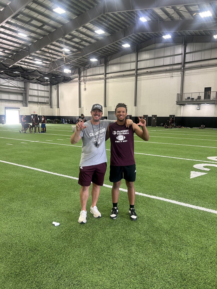LockhartMalaki's tweet image. All glory to God !
After a great camp and conversation with @CoachNealMcM.
I am blessed to receive my 6th official offer to continue my education and play football @McMURRYFOOTBALL.
#WarhawksFAW
@Coach_Flemming @ridgerecruiting
@NetworkAthletic
@TXRecruits