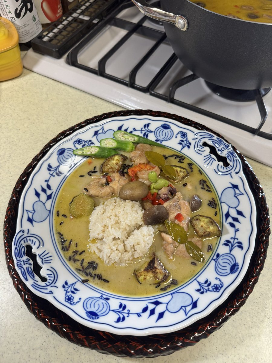 tomokomama2013's tweet photo. 初めての
#グリーンカレー
お兄ちゃん 美味しいって☺️
食べたくても 子育て中
なかなか 作れなかった
やっと 解禁
娘 は きのこ 抜き なら 食べれるかも
母へ お裾分け するので
具は 小さめにした
#こぶみかん は ベランダで 栽培🌱
#ライスベリー
#パームシュガー
#Maseri
#おうちごはん https://t.co/LIQSwKZdgr