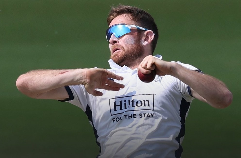 Liam Dawson last played a Test in July 2017. Since then, England played 102 Tests. If he plays the next one, he will become just the 7th man in Test history to miss 100 consecutive matches.That's a wild number.
Let's look at the rare club Dawson might join in this thread.

🧵1/n