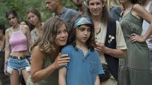merlinpapin3's tweet photo. .@FredOL69007 Ce soir sur @ARTEfr le film #Problemos de Eric Judor (2017) avec Eric Judor Blanche Gardin Célia Rosich Michel Nabokoff Eddy Leduc Bun Hay Mean Marc Fraize

Alors que leurs vacances viennent de se terminer, Jeanne et Victor retournent à Paris. En chemin, le couple fait une halte pour saluer Jean-Paul, un ami qui vit dans une communauté. Depuis longtemps, Jean-Paul et ses amis font tout pour empêcher la construction d'un parc aquatique. Sous le charme de cette nouvelle façon de vivre, Jeanne et Victor décident de rester quelque temps sur place. Tout bascule quand, un matin, tous découvrent que les CRS qui les encadraient ont disparu, et plus, généralement, le reste de la population. Une pandémie laisse en effet la petite communauté seule sur Terre...
