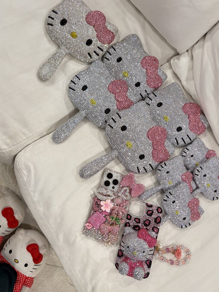 idkkk I’m just a girl &amp; I want yall to have ALLLL the girly thingss 😍😍🫦🥹   

Message me to purchase a mirror 🎀