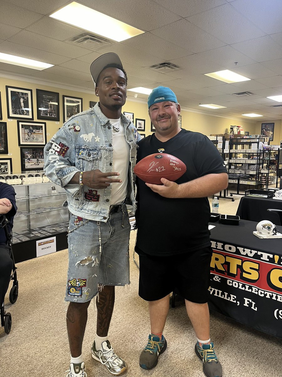 JagsMegaFan's tweet image. Got to meet @JarrianJones tonight at @Showtimesports. He was so cool and signed my football with “It was always the Jags”. Great night, can’t wait for camp