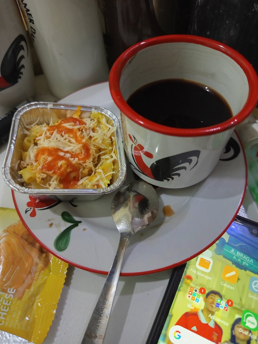 .
.
sendok 
tak pernah mencicipi makanan yg ia suapkan
hanya jadi perantara, diam, dan tetap berguna

---

seperti kebaikan
tak slalu untk kita rasakan
tapi bisa memberi banyak arti untk sesama

smangat pagi 🙋‍♀️
smoga kemudahan slalu menyertai kita sampe matahari terbenam lagi  ✨