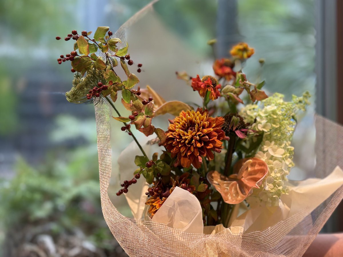 akiko_nkt's tweet image. （各位へご報告
きのうはこの花束を贈りました…！）