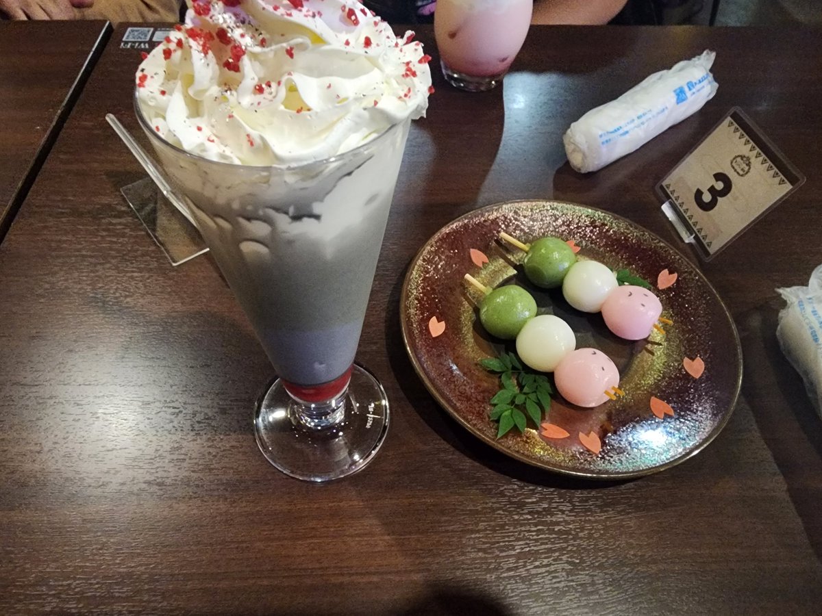 PersonaFusions's tweet image. Went to the monster hunter bar in Akihabara and played mh wilds