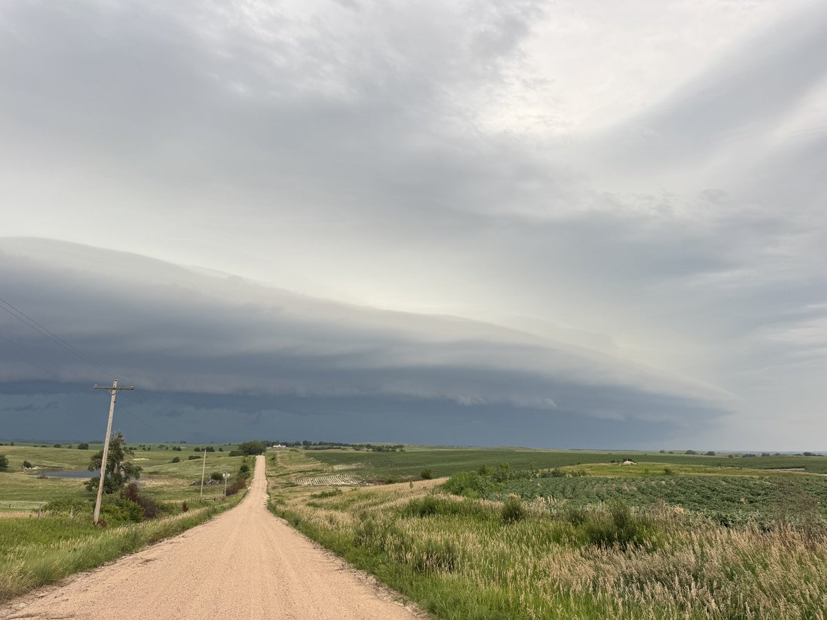 aresel_'s tweet image. Big time shelf action west of Creighton, Nebraska currently #newx