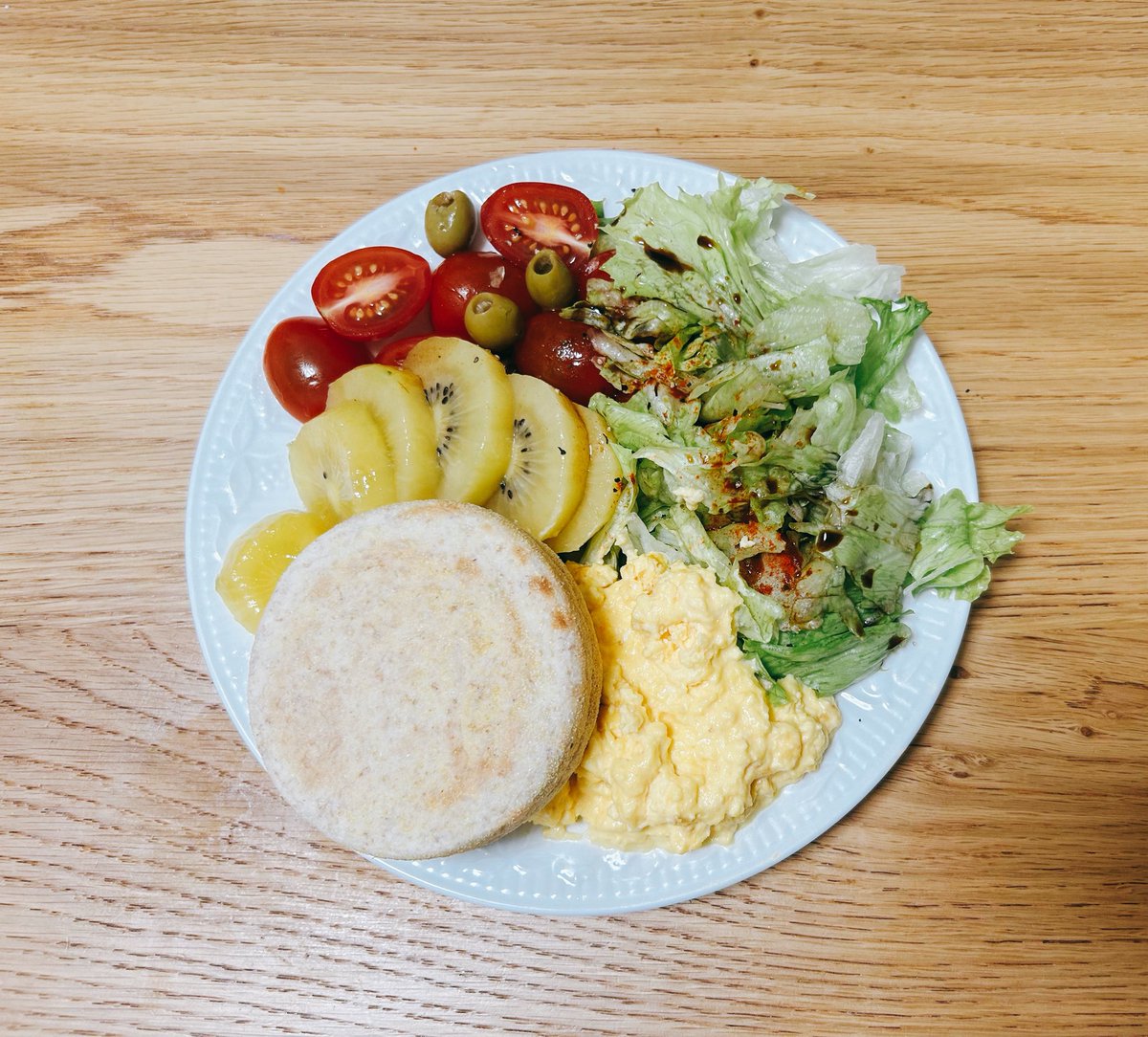 asakogohan's tweet photo. 休みなので少しだけゆっくり起きて軽く片付けたら簡単な朝食を作ってコーヒー淹れて映画見ながらゆっくりする。

このあとまた寝てもいいしゆっくりお風呂入ってもいい。
自由。最高。 https://t.co/k99BzThADZ