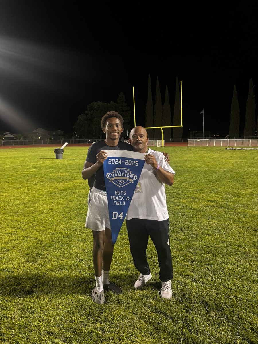 AmaariHarrisDB's tweet image. #repost D4 Track and Field Section Champions!
@tonyjm3 @TopPreps @westcoastpreps_ @_Vc_209