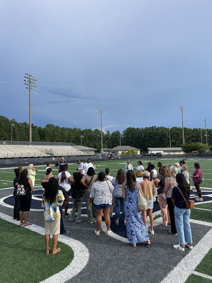 Norcross_FB's tweet image. We had a great turnout for our Mom’s Clinic tonight! We appreciate all the amazing moms who came and supported the program. Thanks for all you guys do and Go Blue Devils💙