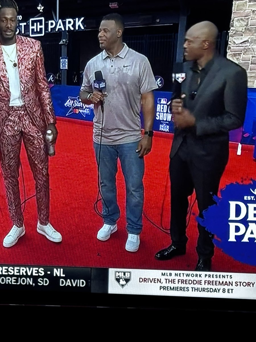 chadburnzz's tweet image. Need more of this in sports and less of the obnoxious suits. Casual Fridays everyday.