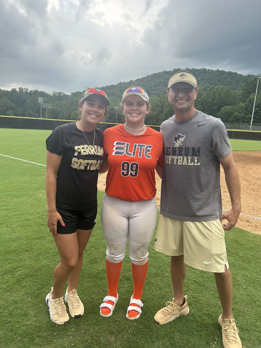 Thank you <a href="/Coachjosh8/">coach josh 🥎</a> and <a href="/Courtlynn_26/">Courtlynn Cooney</a> and <a href="/softballferrum/">Ferrum Softball</a> for amazing camp!!! 
@VirginiaOCElite <a href="/SoftballOchs/">OCHS Softball</a>