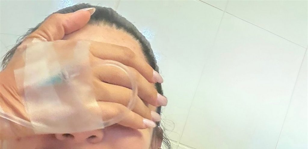 ممثلة لبنانية شهيرة تعرّضت لوعكة صحية مُفاجئة.. أصيبت بتسمم غذائي! 