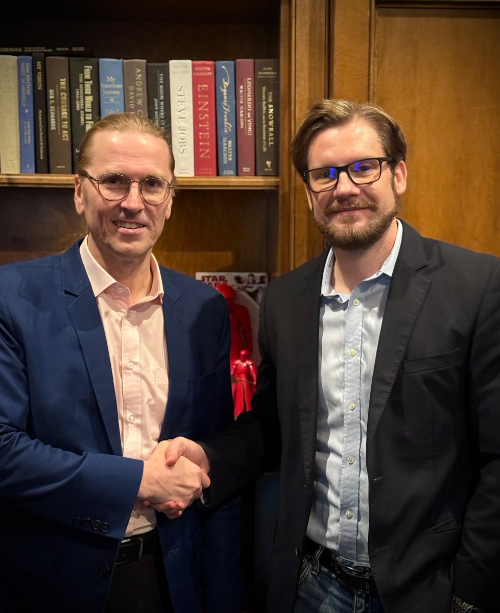 warlockstaylate's tweet image. And like the case on Stuxnet, that's a wrap! What an incredible interview! Thank you @mikko for joining us today! Safe travels home!