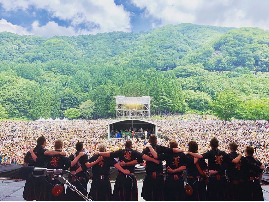 ScotlandinJapan's tweet image. ä»é±æ«ãã¹ã³ããã©ã³ãçºã®ãã³ãRed Hot Chilli Pipers @chillipipers ãã#ããžãã㯠ã«ç»å Žã
äŒçµ±æ¥œåš #ãã°ãã€ã ãšããã¯ãçµã¿åãããç¬èªã®é³æ¥œã¹ã¿ã€ã«ã¯ãðŽó §ó ¢ó ³ó £ó Žó ¿ã®åµé æ§ã®äžç«¯ãæããããŸããðž
ð æ°æœç Fuji Rock ã°ãªãŒã³ã¹ããŒãž
ð
7æ27æ¥ïŒæ¥ïŒ
#FujiRock #ScotlandInJapan