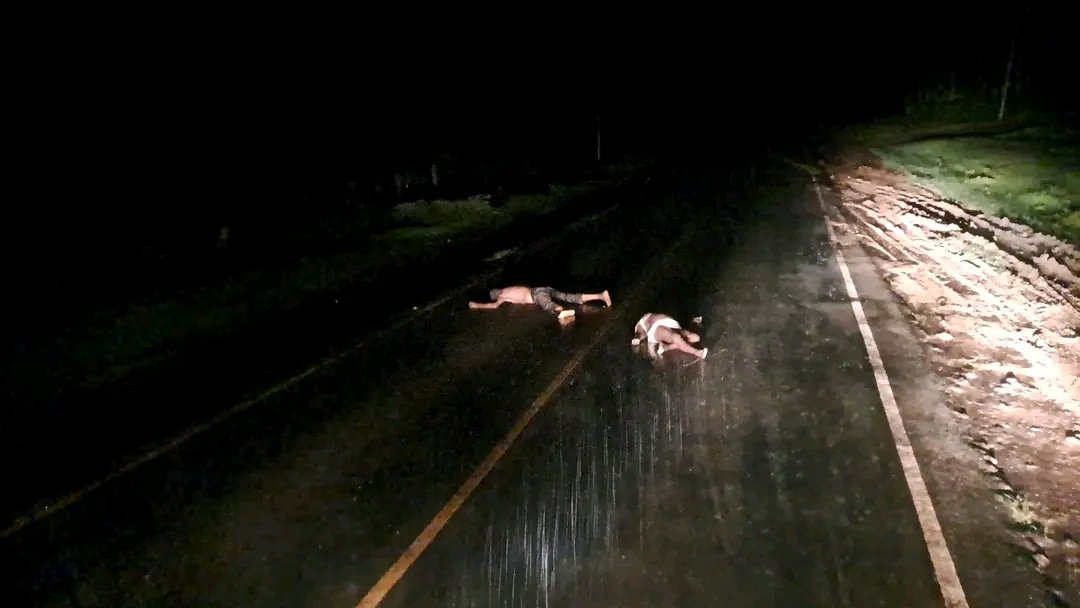 loddca's tweet image. Graphic Image. ⚠️
There are two lifeless bodies kwa barabara Matunda ukivuka mto towards Nagil along Kitale - Eldoret rd.
Seems not to be an accident.
Share widely!
@NPSOfficial_KE @karugawanjuguna @motoristsoffice @RSAIKenya @roadsensekenya