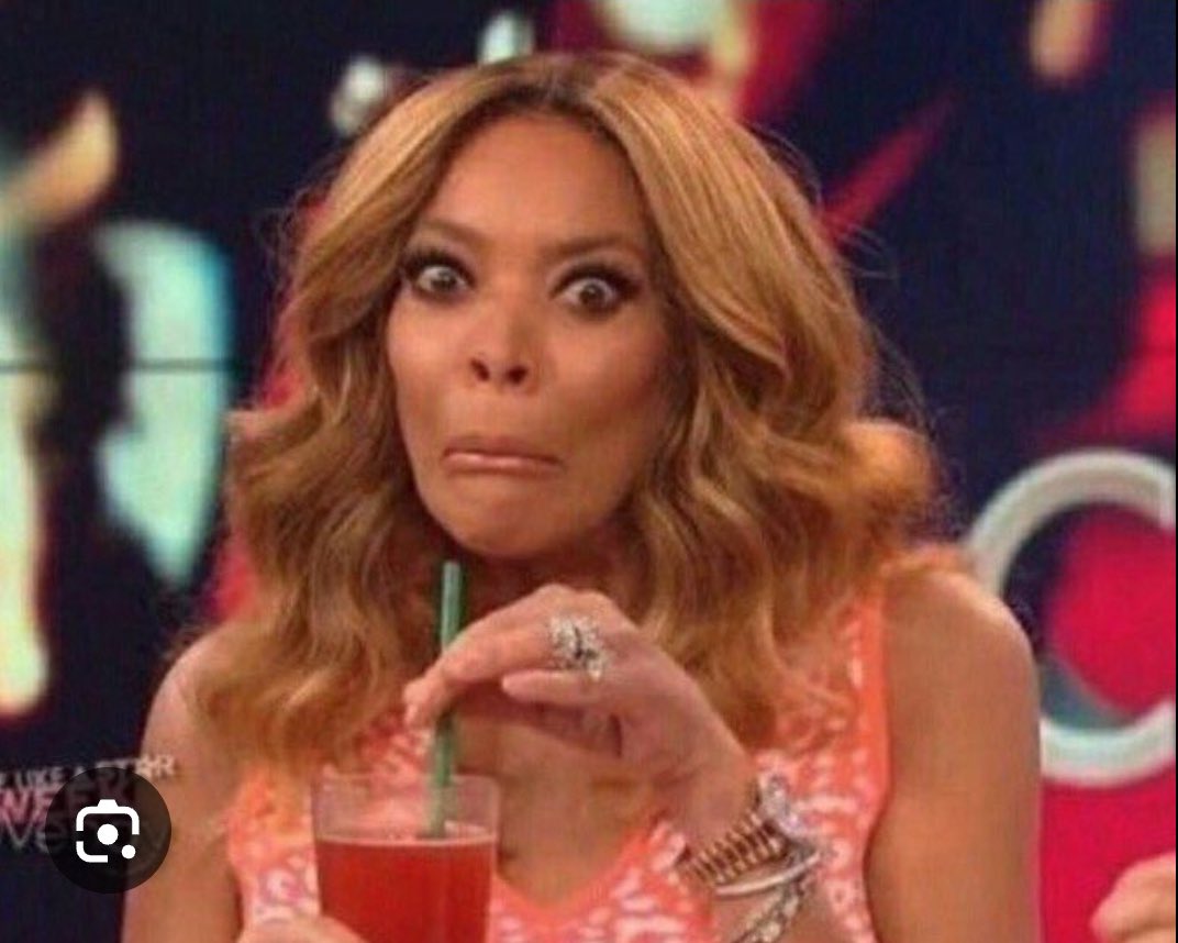 datbizzlekay's tweet photo. @NICKIMINAJ What is happening right now like fr https://t.co/aJNrNyC90t