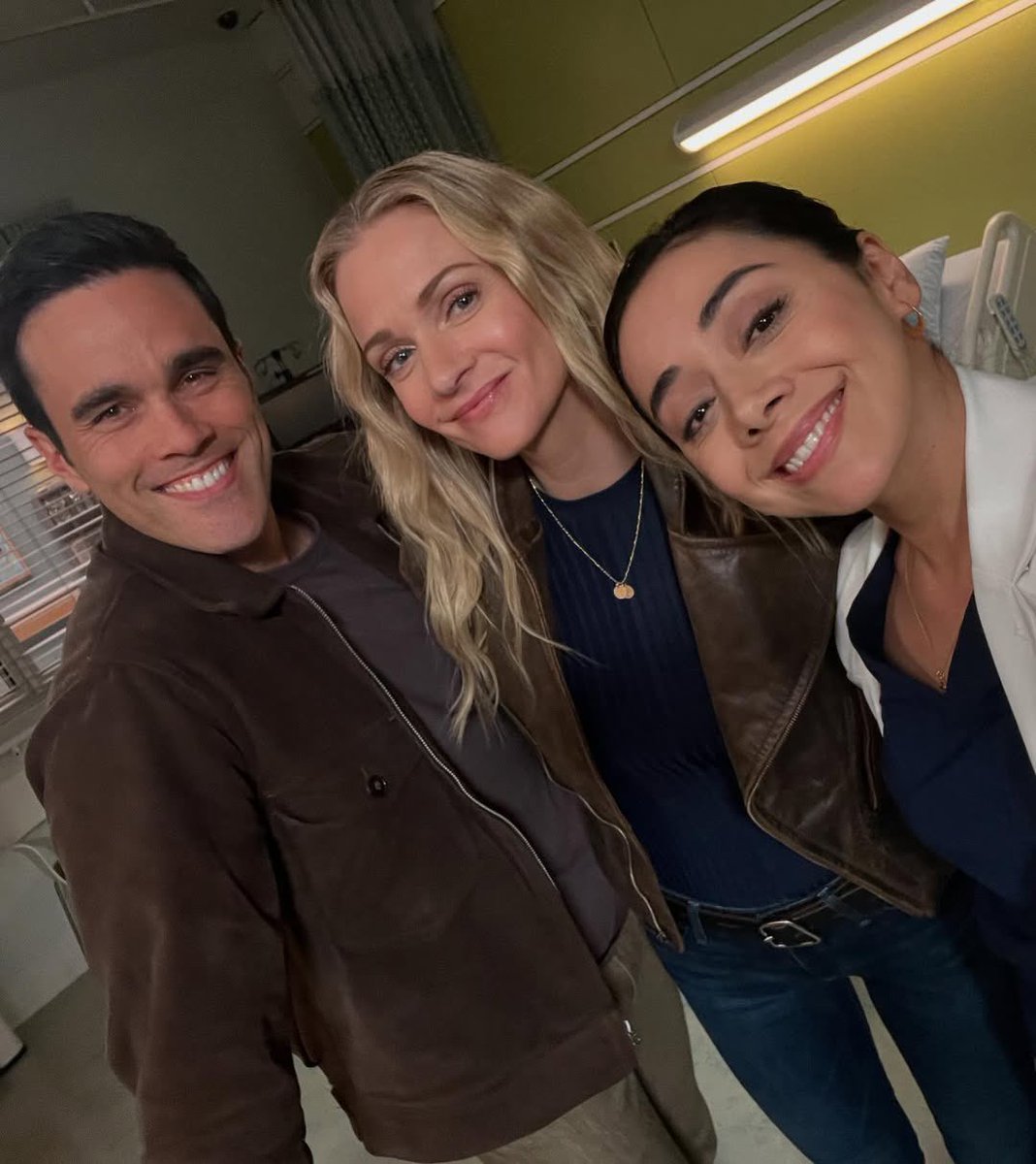 CM18 BTS: the cast with Aimee Garcia!