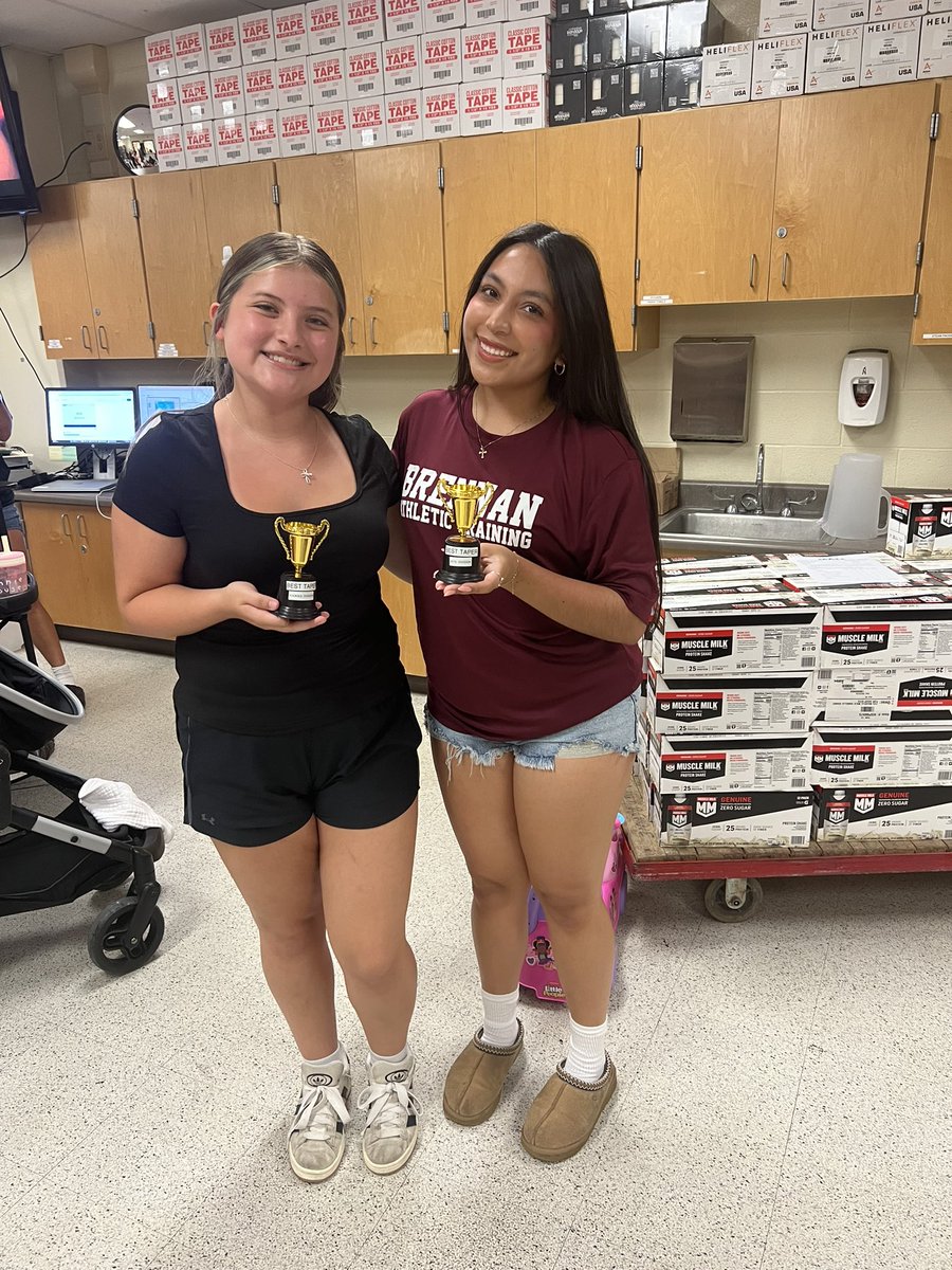 Brennan_AT's tweet image. Day 2️⃣ of our Annual ATS Workshop

The infamous pre-wrap dress showdown, and an ankle taping competition.

Congrats RED team on winning the pre wrap dress contest 

CONGRATS Addison (Rookies Div) and Lilly (Vets Div) on winning Best Taper!🏆