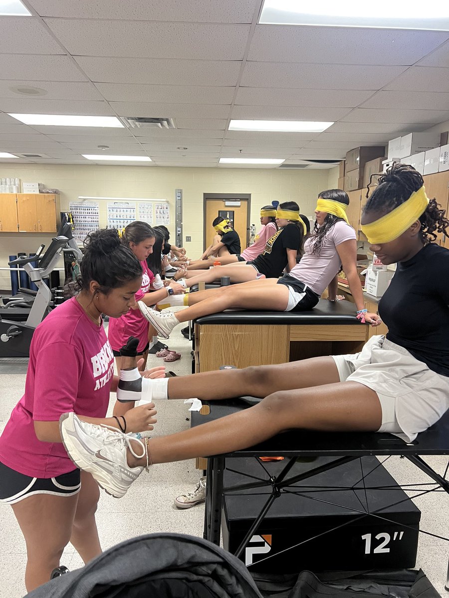 Brennan_AT's tweet image. Day 2️⃣ of our Annual ATS Workshop

The infamous pre-wrap dress showdown, and an ankle taping competition.

Congrats RED team on winning the pre wrap dress contest 

CONGRATS Addison (Rookies Div) and Lilly (Vets Div) on winning Best Taper!🏆
