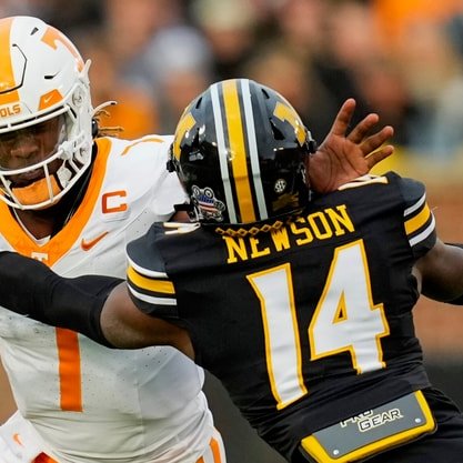 Kyle McAreavy (@kyle_mcareavy) on Twitter photo We're nearing the end of my look through the post-spring depth chart for Mizzou football.
Now we look at the linebackers.
Read here: on3.com/sites/mizzou-t… We're nearing the end of my look through the post-spring depth chart for Mizzou football.
Now we look at the linebackers.
Read here: on3.com/sites/mizzou-t…