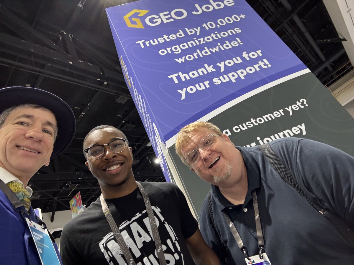 So grand to see ⁦<a href="/GEOjobeGIS/">GEO Jobe</a>⁩ at the #esriuc2025 today !✔️🌲🌎