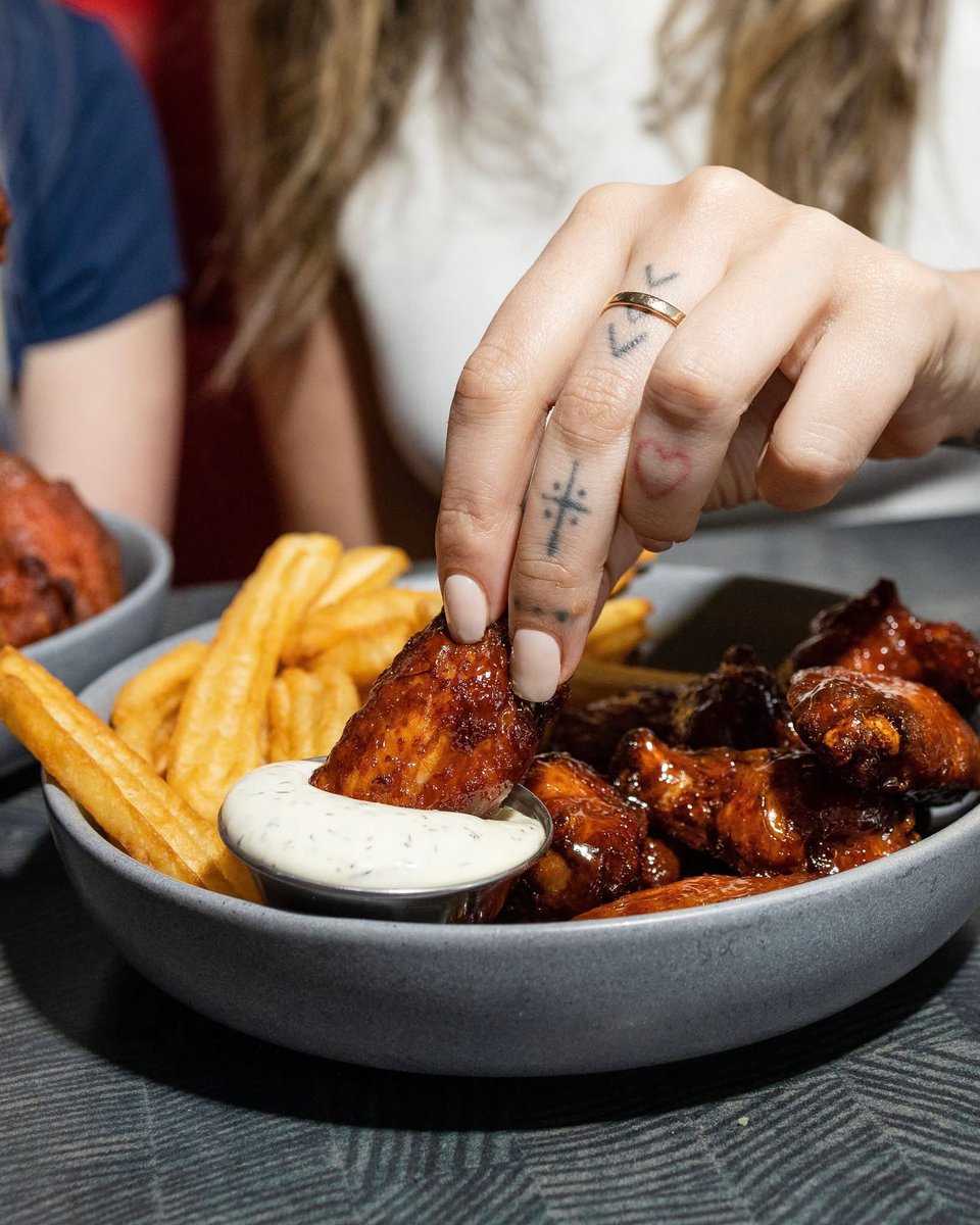 StLouisFairview's tweet photo. Wingsanity might be over but you can still eat your weight in wings with half price wings Tuesdays.
 
Every Tuesday night from 5pm-close.

#stlouisfairview #wings https://t.co/lf41jVFczn