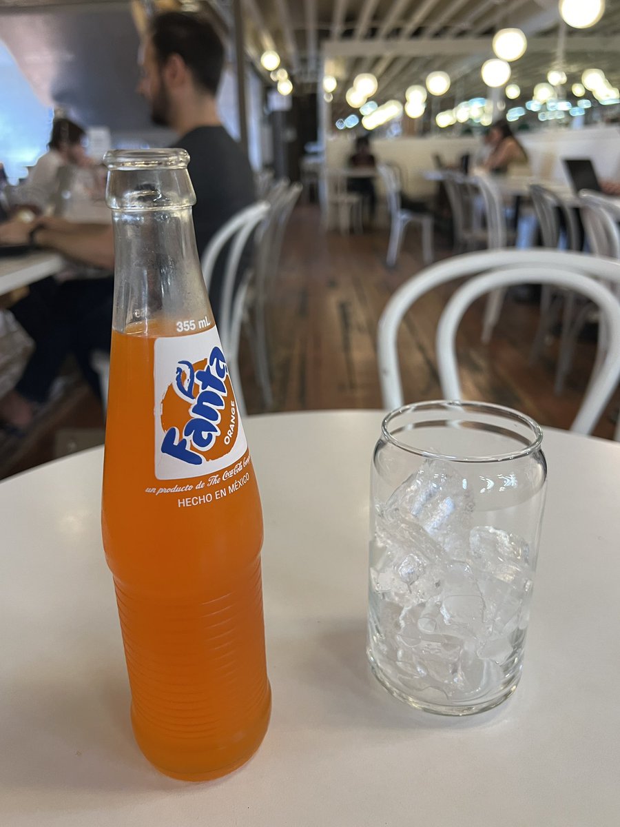 MatthewRehrl's tweet image. After a hot 🥵 walk in #Seattle, I’m at one of my favorite coffee places (little Oddfellows) in one of my favorite bookstores—Elliot Bay Books—drinking a cold 🥶 #Fanta!
#walking
#ThinkWalking