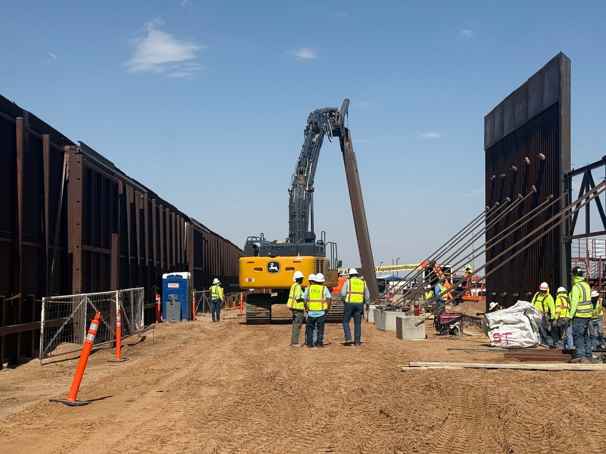 USBPChief's tweet image. Breaking ground in El Paso, TX!
Border wall construction is officially underway — 7 miles planned and over 100 feet of steel already installed on Day One. These 30-foot panels are going up fast. Border security isn’t just a mission — it’s a priority.