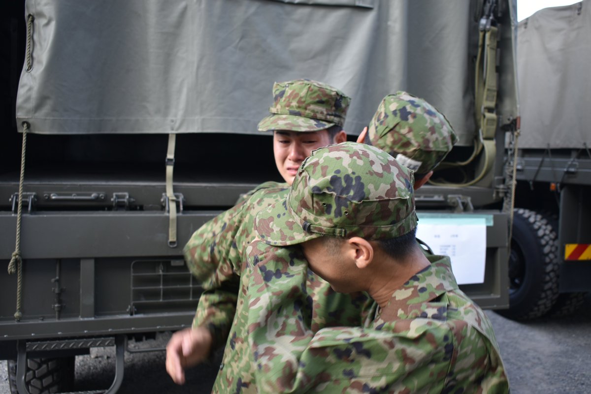 1i_nerima's tweet image. 【令和7年度自衛官候補生成長記録㉜】
教育を終えた自衛官候補生の見送りを実施しました。約3ヶ月、ともに切磋琢磨してきた同期たちとの別れを惜しみながらも、希望を胸に旅立ちました!
#練馬
#1連隊
#別れ
#同期