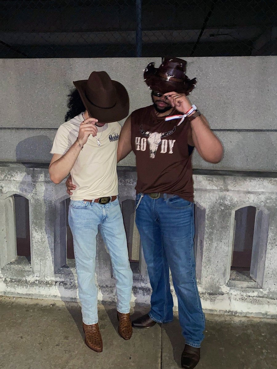 giiilbxrt's tweet photo. #CowboyCarterTour ★ #RodeoChitlinCircuit ★ #BeyTL https://t.co/SbSZhqPVBn