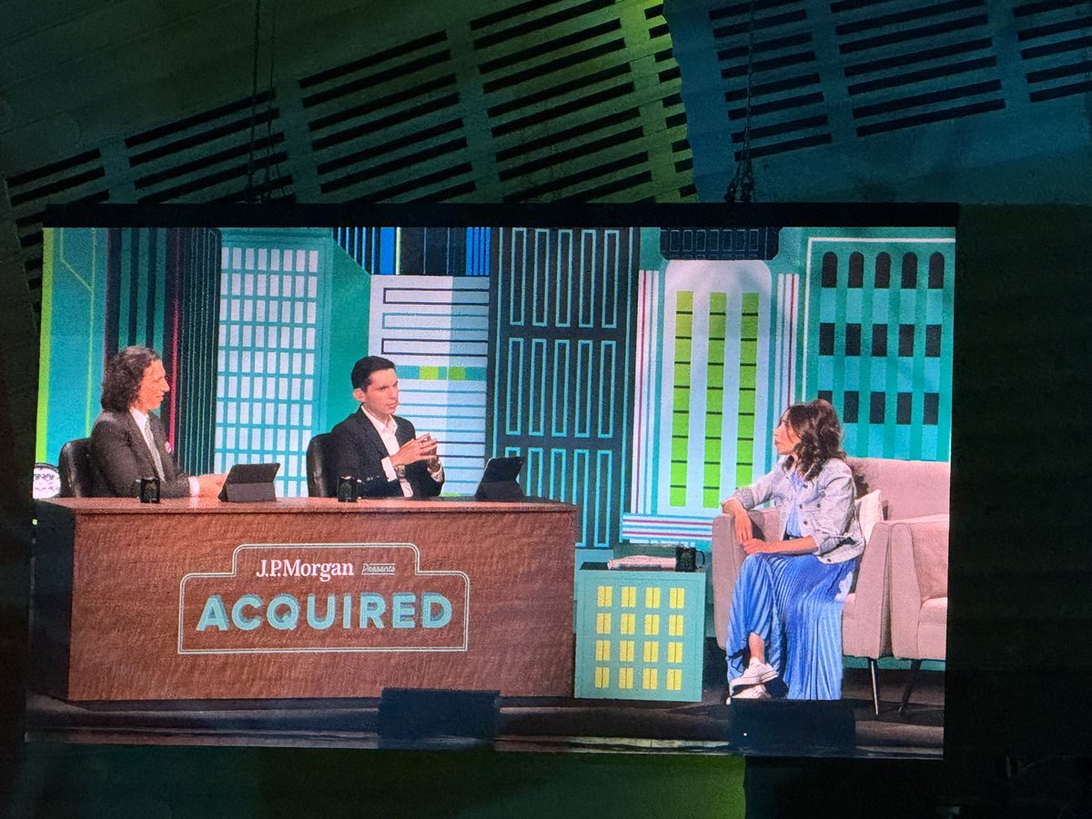 ebonylewkovitz's tweet image. At live taping of @AcquiredFM at Radio City where guests include Jamie Dimon, @andrewrsorkin and the New York Times’ CEO.
It’s hard to underemphasize how much the media industry’s power centers have shifted in recent years.