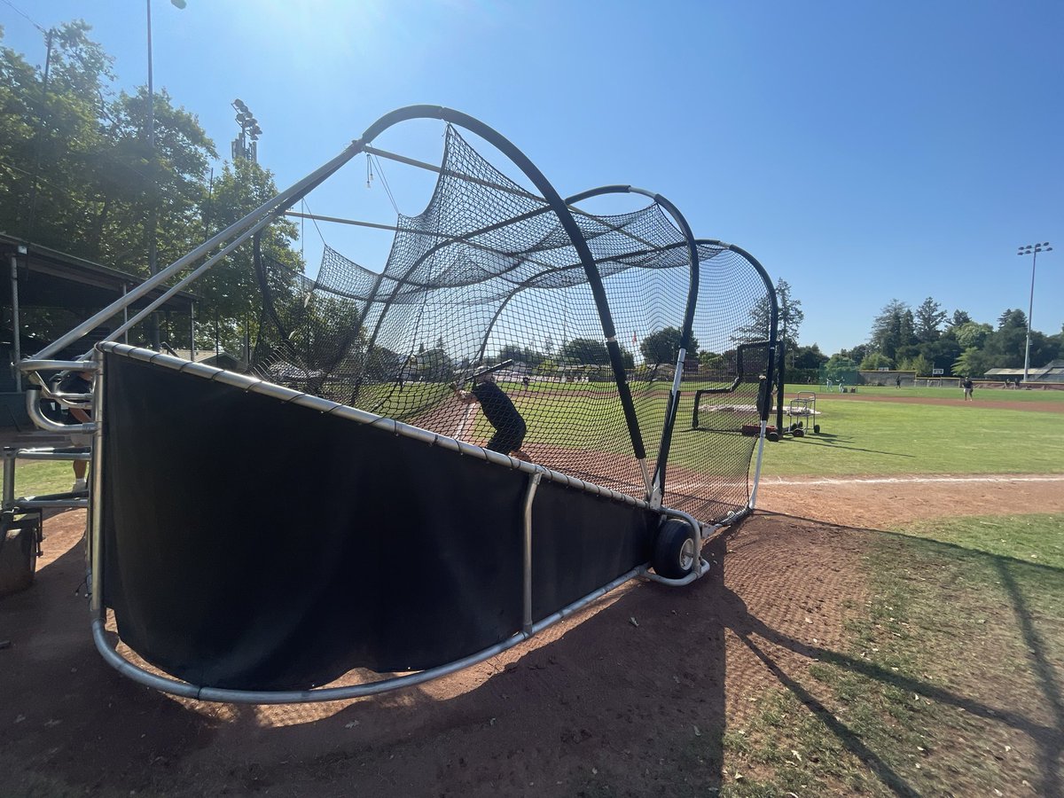 BryanWe94586914's tweet image. Beautiful evening for baseball in Healdsburg!! @MedfordRogues takes on the @PrunePackers for the first game of the series. Catch the action on my YouTube channel: Bryan Welch!! @PacEmpireLeague @STAAtalent
m.youtube.com/@bryanwelch460…