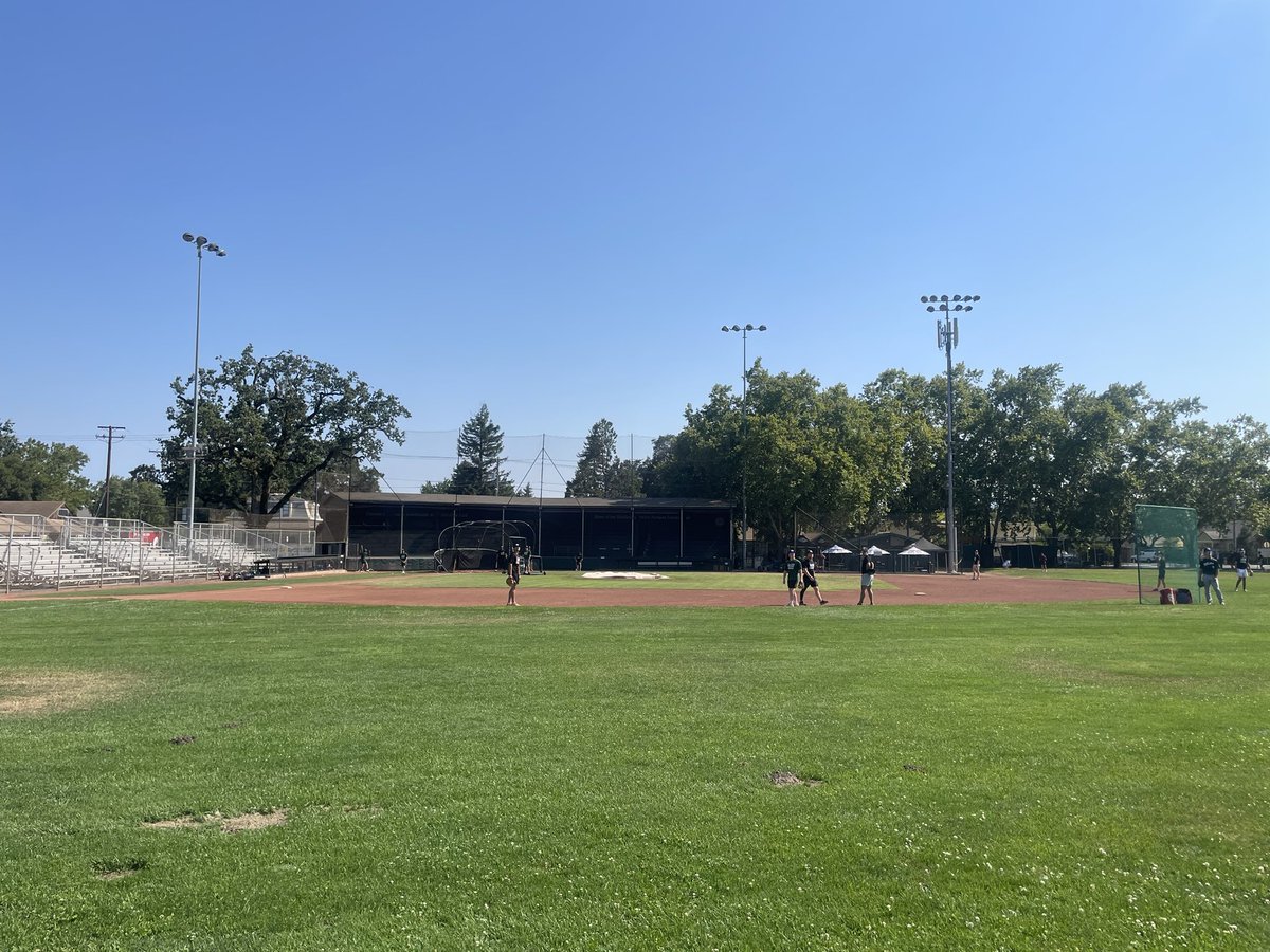 BryanWe94586914's tweet image. Beautiful evening for baseball in Healdsburg!! @MedfordRogues takes on the @PrunePackers for the first game of the series. Catch the action on my YouTube channel: Bryan Welch!! @PacEmpireLeague @STAAtalent
m.youtube.com/@bryanwelch460…