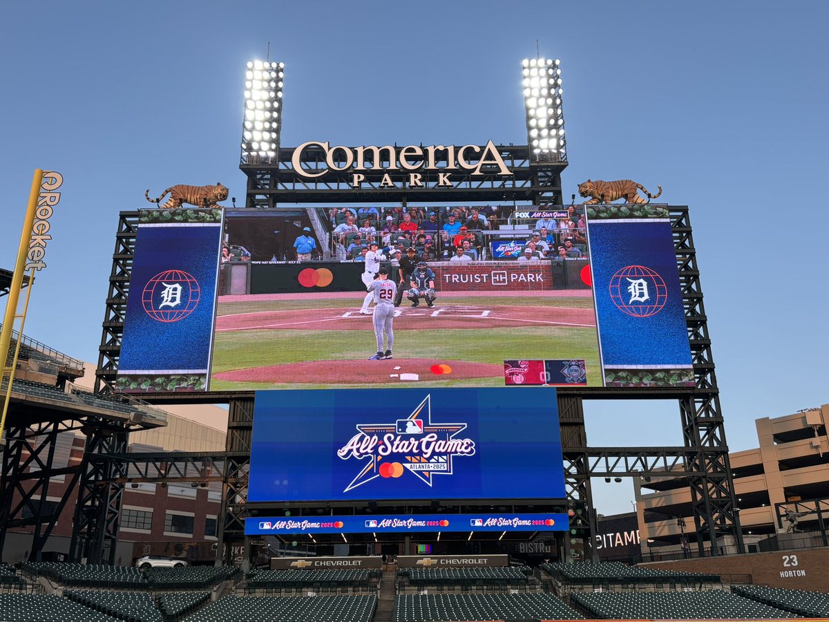 FuncleJay's tweet image. Still haven’t found a bad seat in the house.
#allstargame #repdetroit