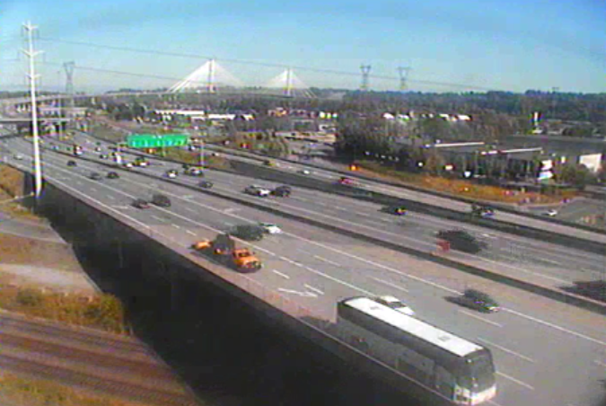 ⚠#BCHwy1 westbound stalled bus at Cape Horn blocking the merge lane. Crews on scene, use caution. #PortMannBridge #Coquitlam