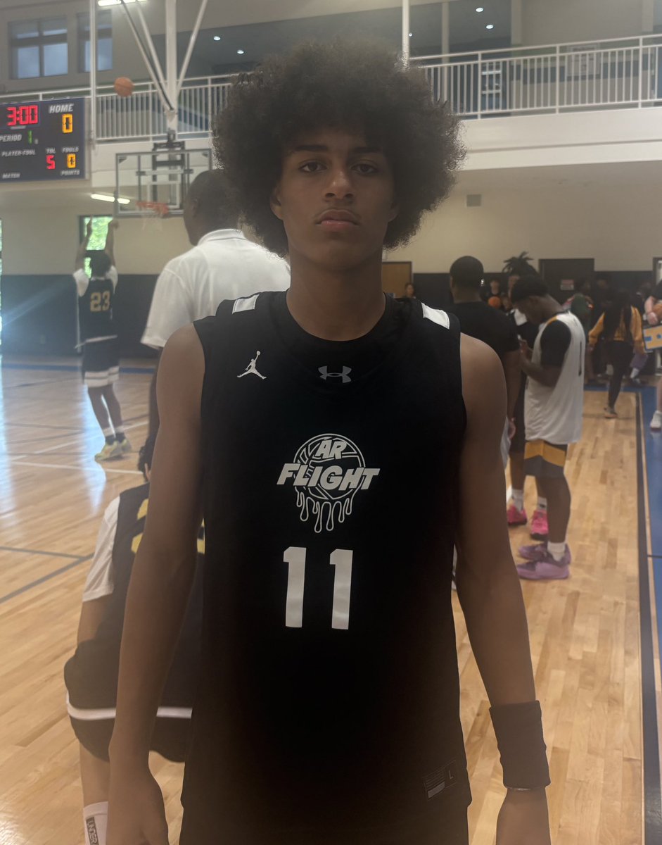 Shun Williams (@ontheradarhoops) on Twitter photo AR Flight
c/o 2028 Ezekiel Carrethers
<a href="/Zeeks_sports1/">Ezekiel Carrethers</a> is a skilled wing that is a problem when getting downhill. He excels at absorbing contact and finishing with power or finesse. He plays with a high motor on both sides of the ball AR Flight
c/o 2028 Ezekiel Carrethers
<a href="/Zeeks_sports1/">Ezekiel Carrethers</a> is a skilled wing that is a problem when getting downhill. He excels at absorbing contact and finishing with power or finesse. He plays with a high motor on both sides of the ball