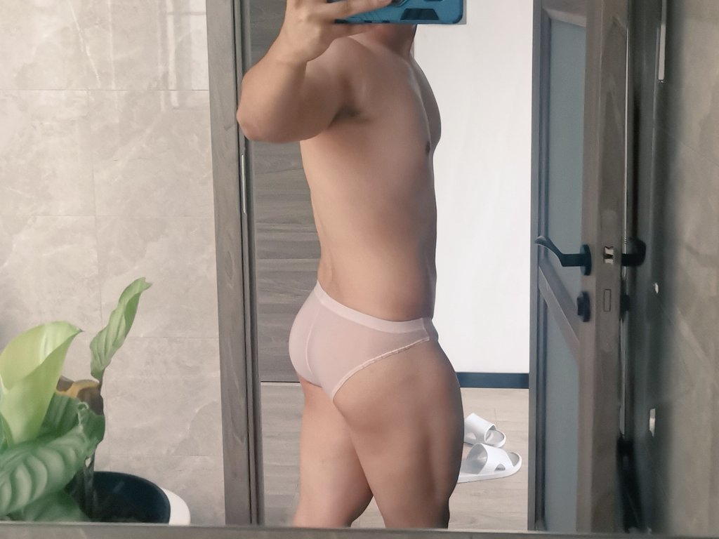 新款平角已经没了，基本还是三角的多。
#内裤控 #underwearlovers #underwear #性感内裤