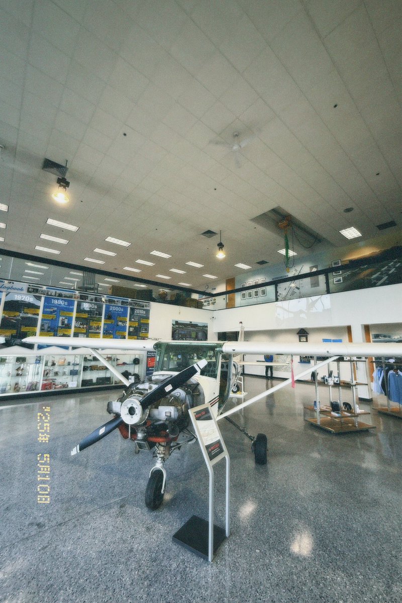 SHTLE4's tweet photo. わかる人にはわかる聖地巡礼✈︎ https://t.co/TxVe3SYJey