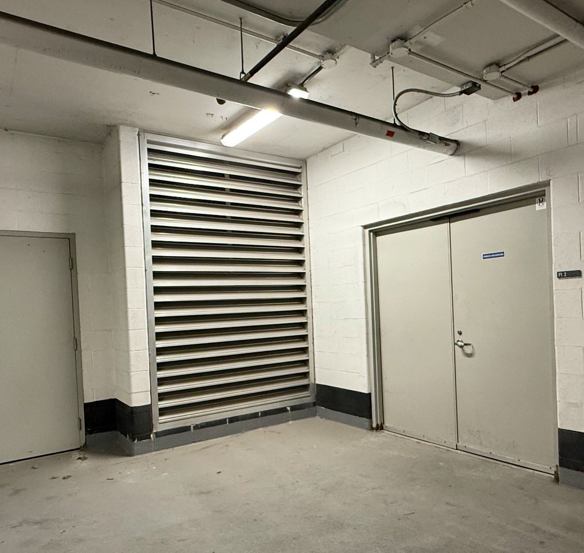 CoolchouZhao's tweet image. To every saying fnaf vents are unrealistically huge, I bring you: