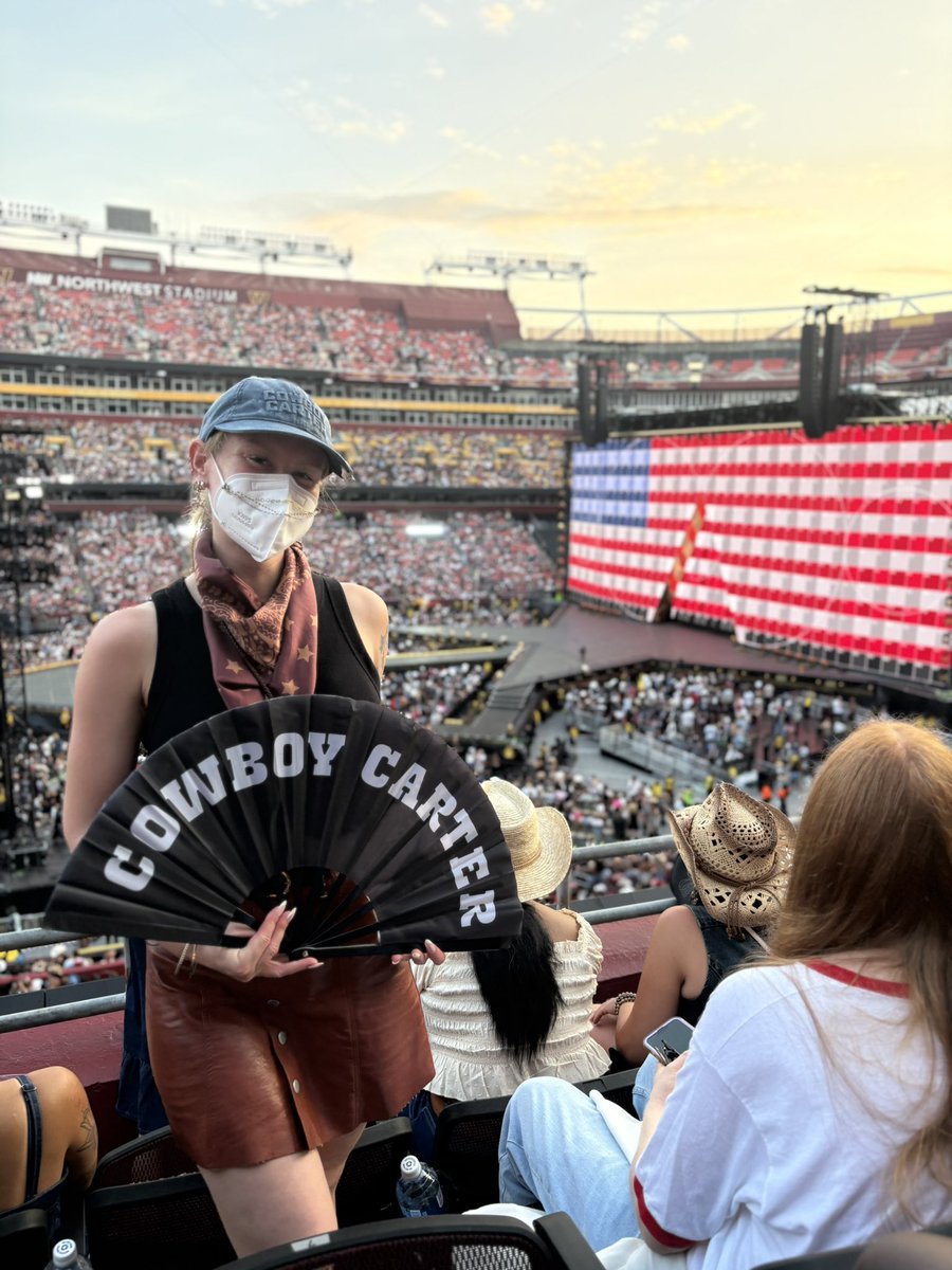 sarahs_not_sick's tweet photo. @meljones77 @fergyonce get better!!!! ❤️‍🩹 Consider #maskingup at your next show to avoid it!!! https://t.co/ypS9uo8ZsD